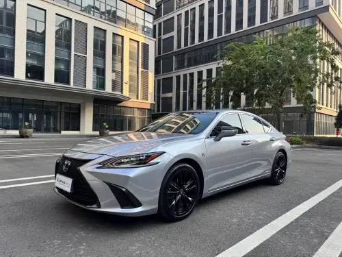 Lexus ES, 2022