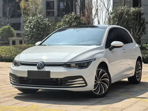 Volkswagen Golf, 2023