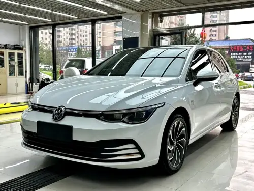 Volkswagen Golf, 2023