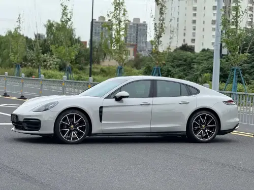 Porsche Panamera, 2023