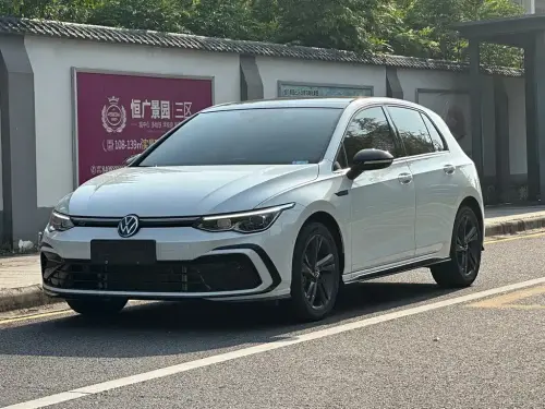Volkswagen Golf, 2023