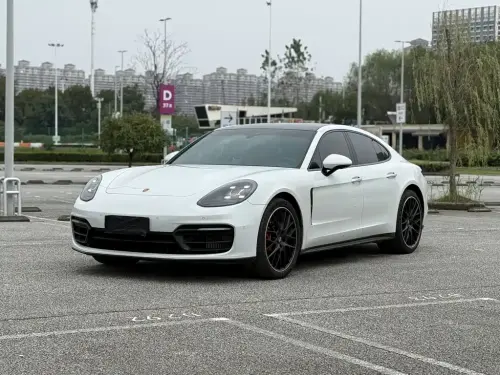 Porsche Panamera, 2023