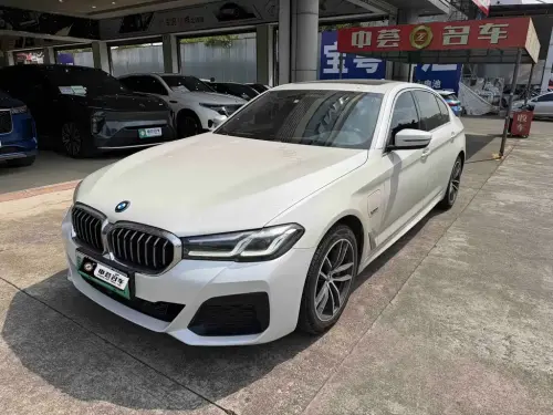 BMW 5-Series, 2022