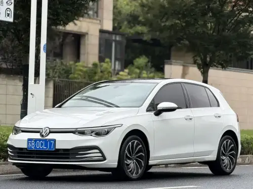 Volkswagen Golf, 2022