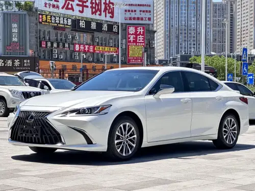 Lexus ES, 2023