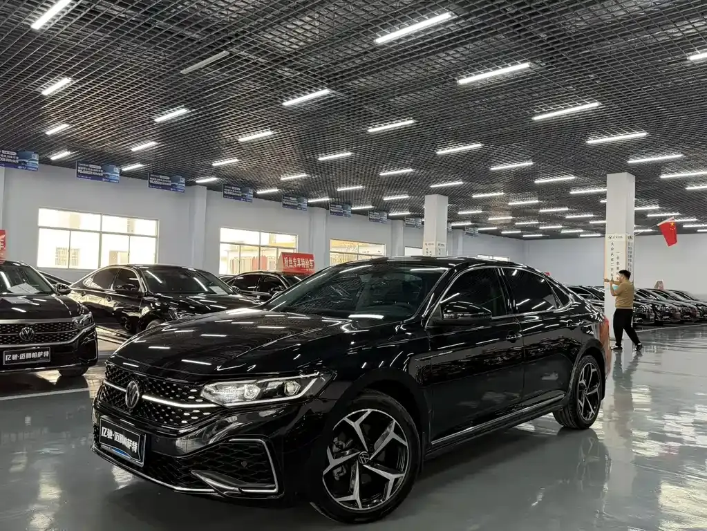 Volkswagen Passat, 2025