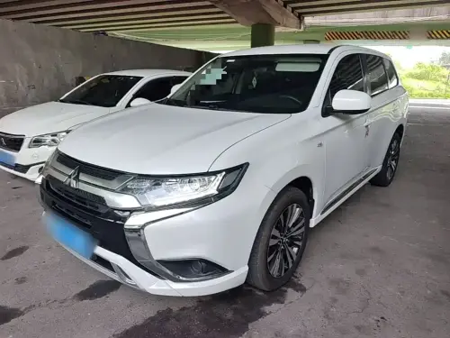 Mitsubishi Outlander, 2024