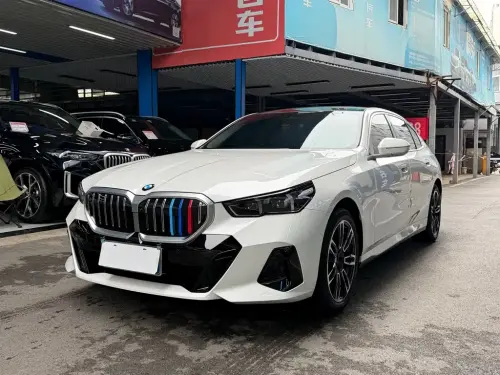 BMW 5-Series, 2026