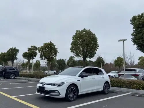 Volkswagen Golf, 2022