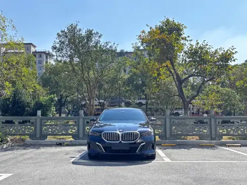 BMW 5-Series, 2025
