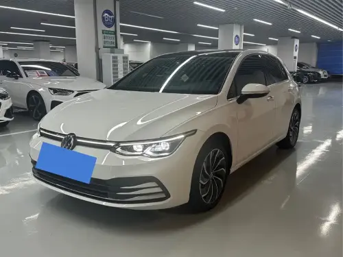 Volkswagen Golf, 2025