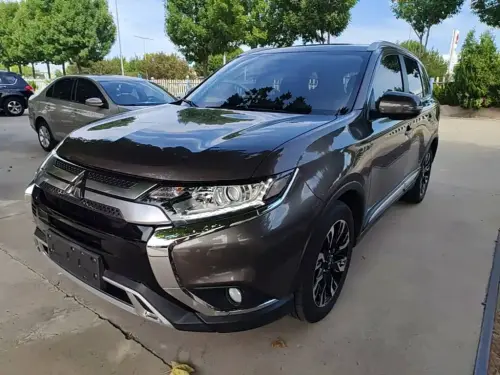 Mitsubishi Outlander, 2020