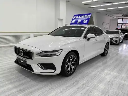 Volvo S60, 2022