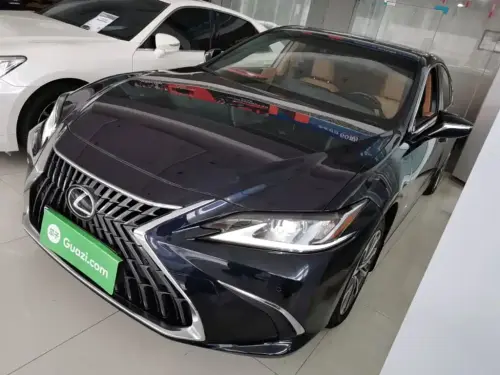 Lexus ES, 2022