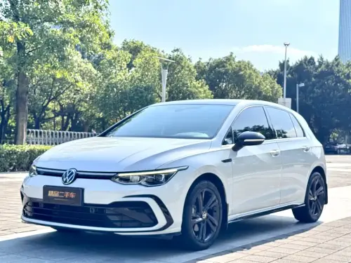 Volkswagen Golf, 2022