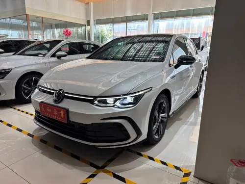 Volkswagen Golf, 2024
