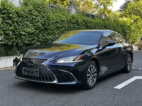 Lexus ES, 2022