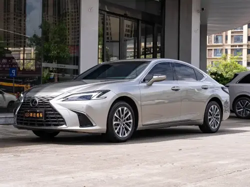 Lexus ES, 2025