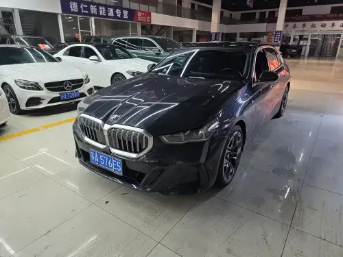 BMW 5-Series, 2025