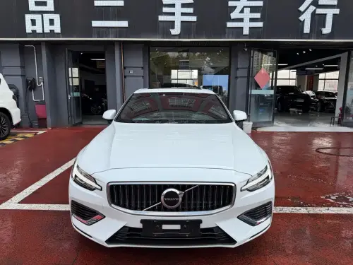 Volvo S60, 2022