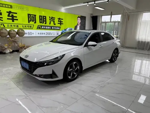 Hyundai Elantra, 2022