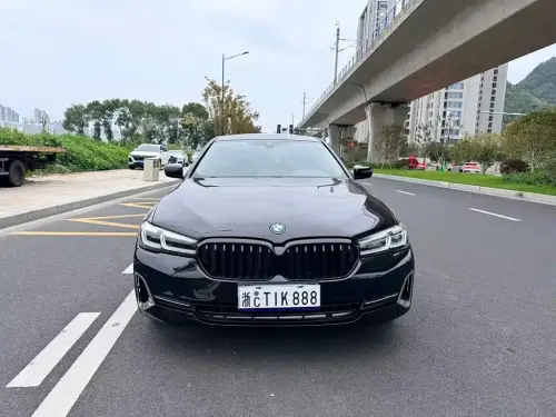 BMW 5-Series, 2022
