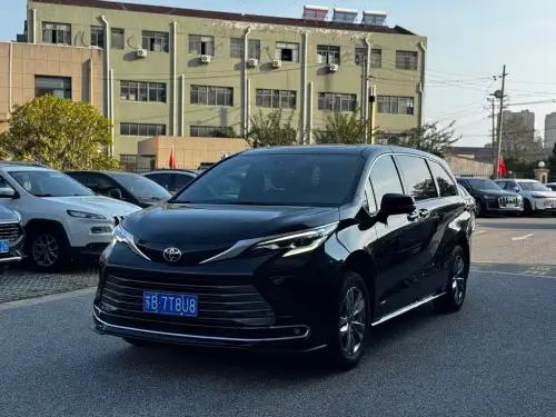 Toyota Sienna, 2025