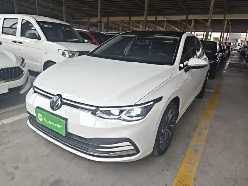 Volkswagen Golf, 2023