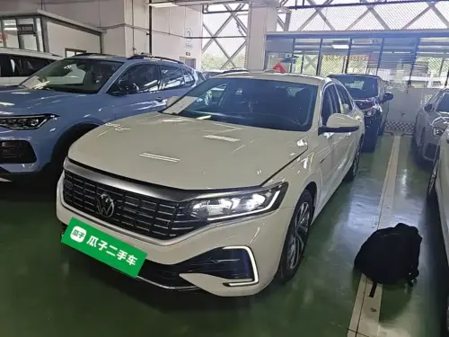 Volkswagen Passat, 2022