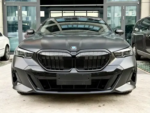 BMW 5-Series, 2026