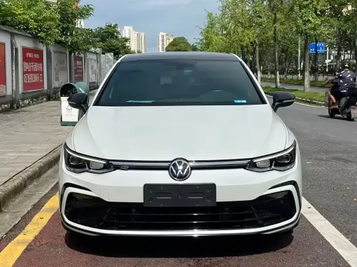 Volkswagen Golf, 2024