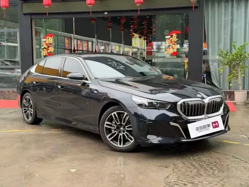 BMW 5-Series, 2025