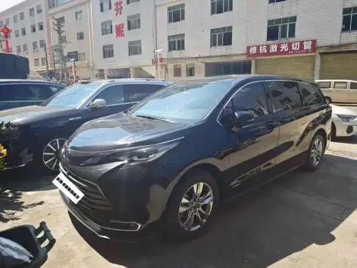 Toyota Sienna, 2023