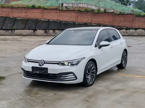 Volkswagen Golf, 2022