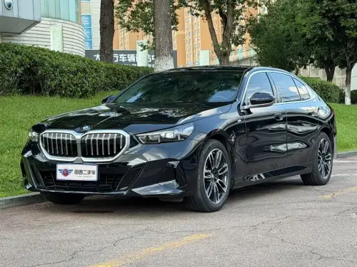 BMW 5-Series, 2025