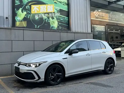 Volkswagen Golf, 2024