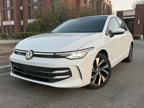 Volkswagen Golf, 2025