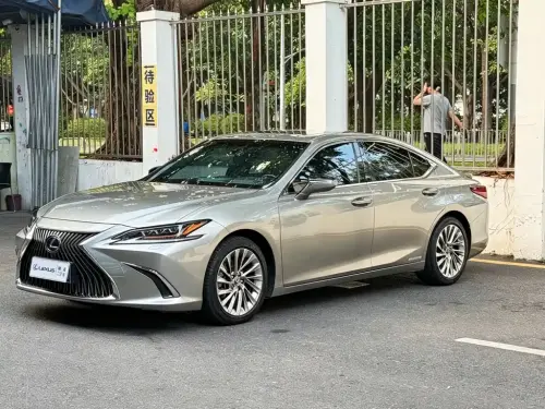 Lexus ES, 2020