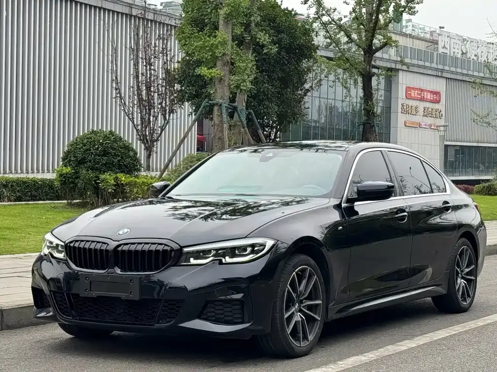 BMW 3-Series, 2022