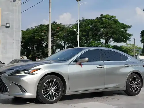 Lexus ES, 2024