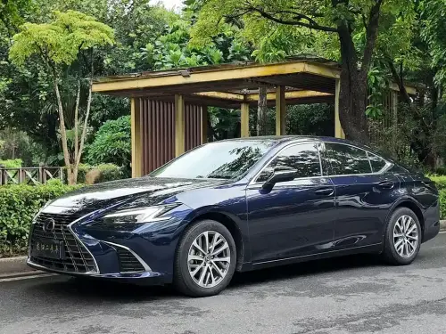 Lexus ES, 2025