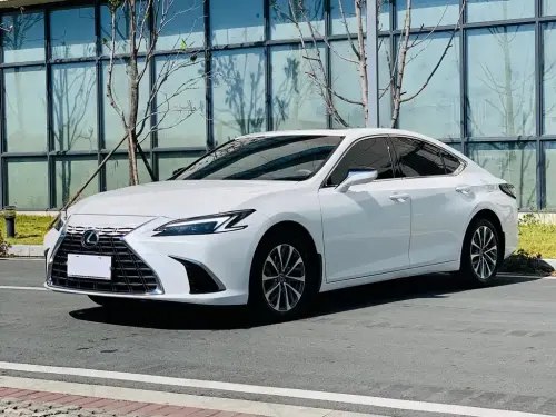 Lexus ES, 2025
