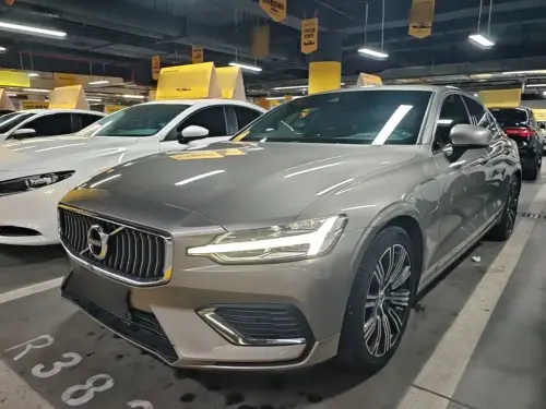 Volvo S60, 2022