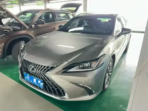 Lexus ES, 2024