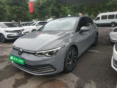 Volkswagen Golf, 2023
