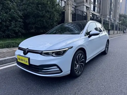 Volkswagen Golf, 2025