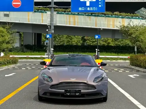 Aston Martin DB11, 2022