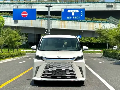 Lexus LM, 2024