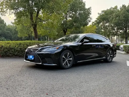 Lexus LS, 2022