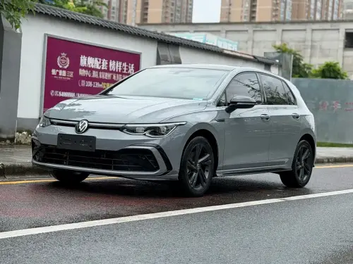 Volkswagen Golf, 2023